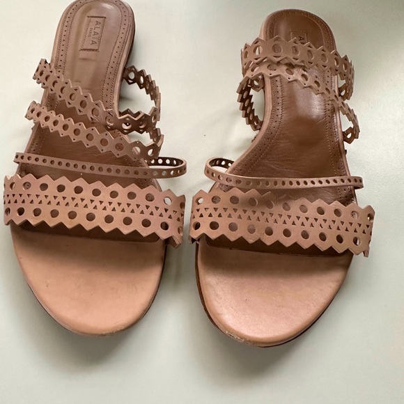 Alaia Size 39 Flats Sandals Leather Laser Cut Nude Beige - Picture 4 of 9